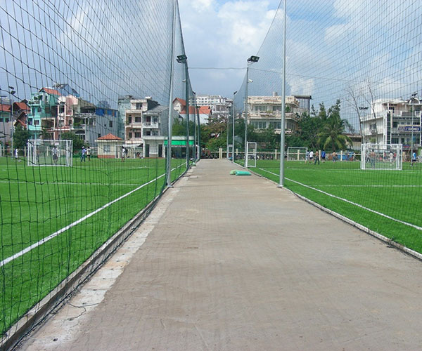 Lắp đặt lưới sân bóng là vô cùng cần thiết để tạo ra không gian vui chơi giải trí thoải mái